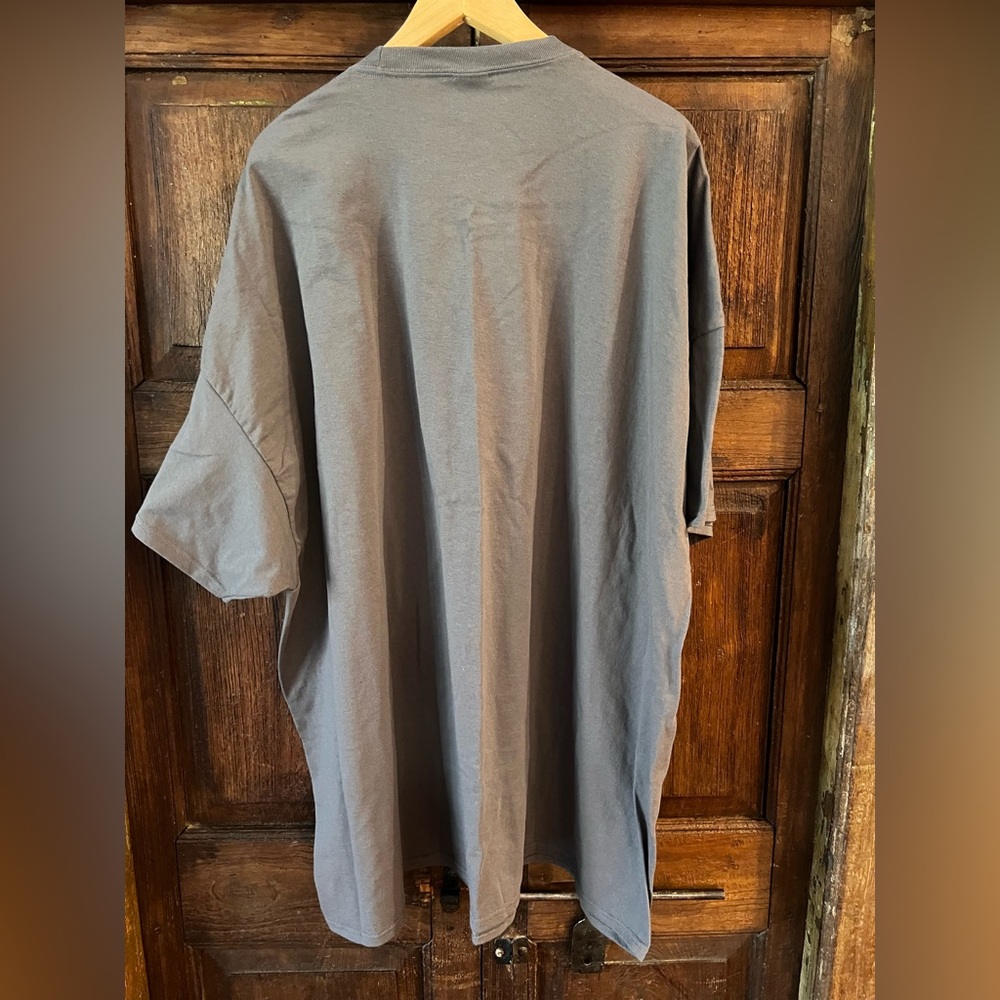 Port & Company Men's Short Sleeve Tee in Gray/ size 6XL - Picture 4 of 8